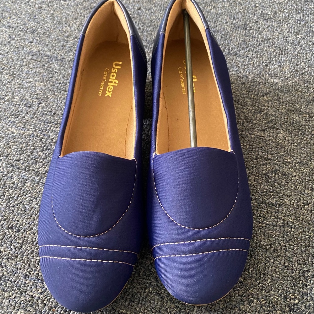 Usaflex heel pump , navy pump size 6